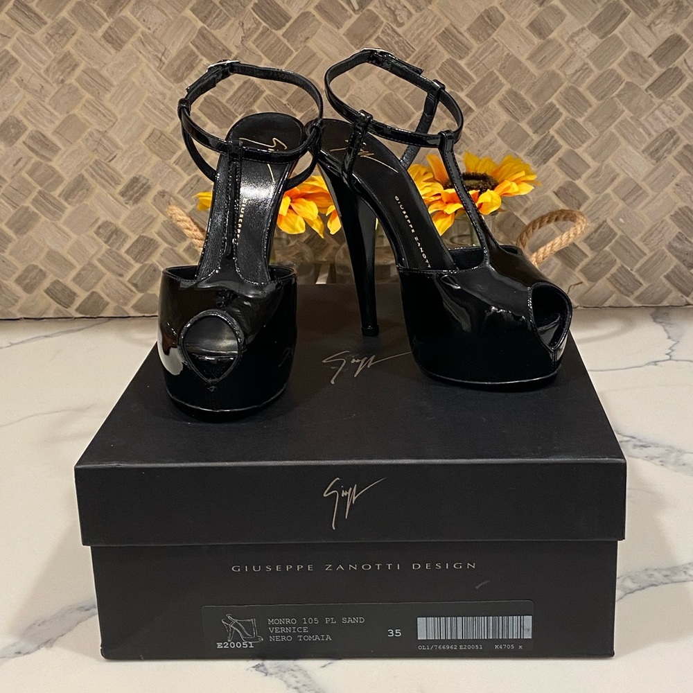 Giuseppe Zanotti Monro Vernice Nero Tomaia Platform T-Strap Heel. Size 5.